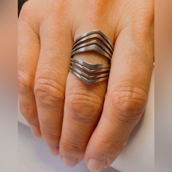 NWT Silver Stainless Steel Ring, Unisex Geometric Laser Cut Pattern Size 9 - Picture 3 of 16